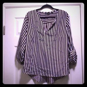 Striped V-Neck shirt 👚